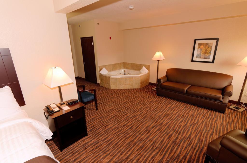 Cobblestone Inn & Suites - Denison | Oak Ridge Habitación foto
